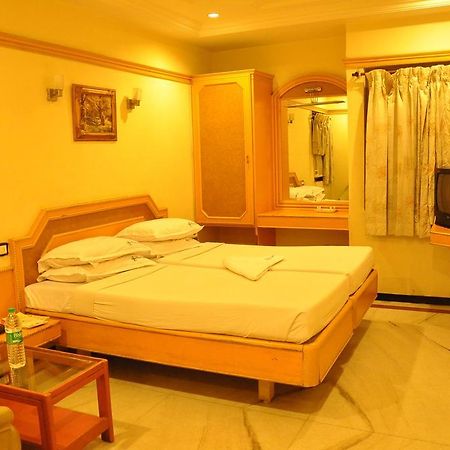 Hotel Sathyam Tiruchirappalli Room photo